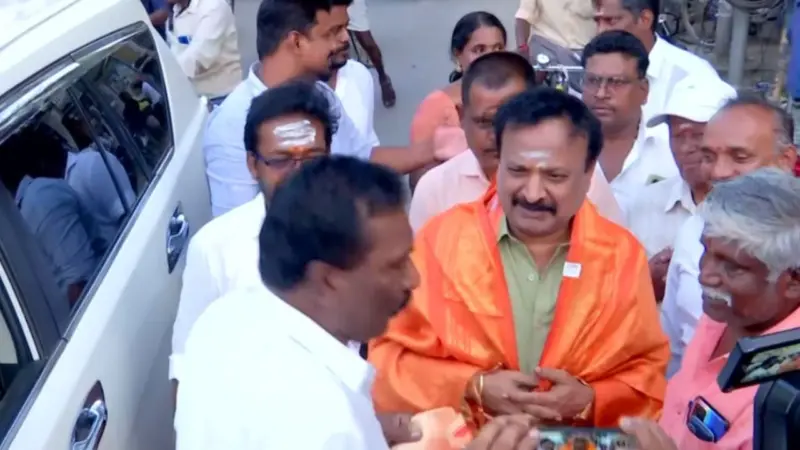 தல்லாகுளத்தில் மதுரை வடக்கு சட்டமன்ற தொகுதி வேட்பாளர் சரவணன் வாக்கு சேகரிப்பு