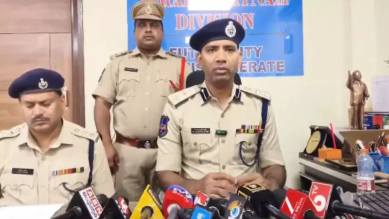 Ibrahimpatnam : టీ తాగుదామని తీసుకెళ్లి..బీటెక్ విద్యార్థినిపై క్లాస్‌మేట్ అత్యాచారం