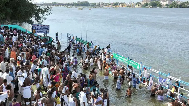 பக்தர்களுக்காகக் காத்திருக்கும் கங்கை: பிறவிப் பயனைத் தரும் காவிரி கடைமுகம்!