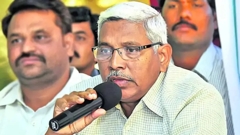 Prof Kodandaram Says KCR No 'Jaati Pita'