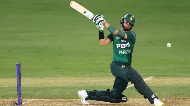 Shaheen Afridi: পিএসএল-এ ০ রানে আউট, রাগে ব্যাট আছড়ে ফেললেন শাহিন আফ্রিদি, ভাইরাল ভিডিও