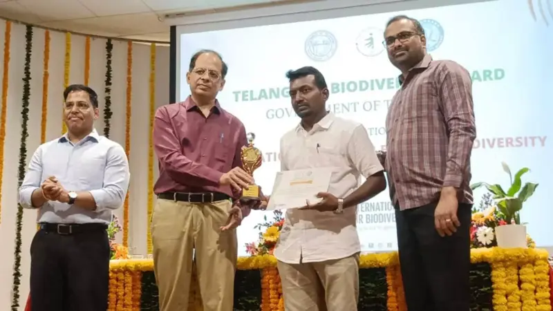 అరుదైన పక్షుల జాడలు వెతికిన పరిశోధకుడికి రాష్ట్రస్థాయి గౌరవం