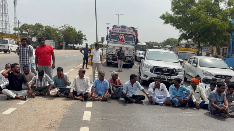 బస్తాకు 6 కిలోల మోసం.. రాజీవ్ రహదారిపై రైతుల యుద్ధం!