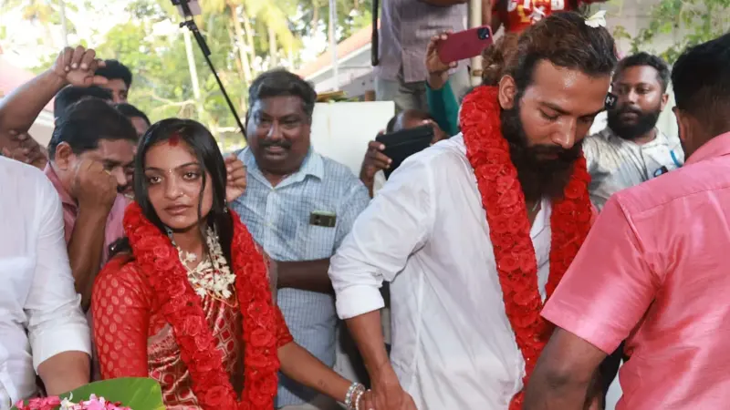 కుంభమేళ మోనాలిసా కేసులో అసలేం జరుగుతోంది?