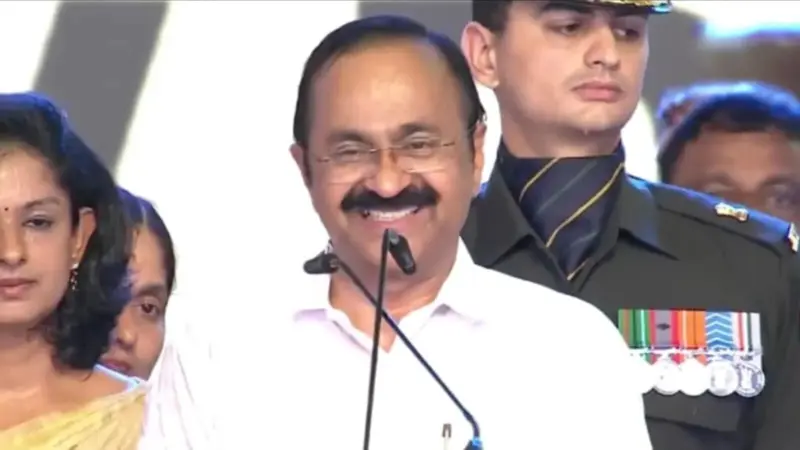 ചരിത്രം കുറിച്ച് വിഡി സതീശൻ; കേരളത്തിൻ്റെ പതിമൂന്നാം മുഖ്യമന്ത്രി, അഞ്ചാമത്തെ കോണ്ഗ്രസുകാരൻ