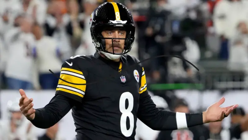 Aaron Rodgers and Steelers' Sound Out on Late-Game Officiating Errors In Loss to Browns