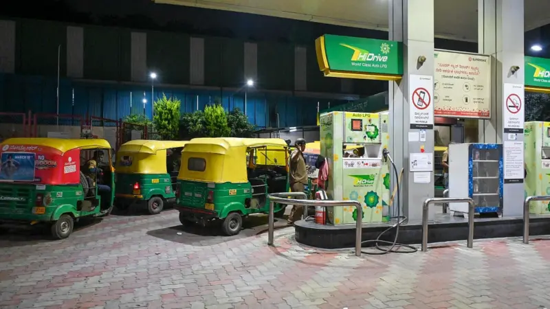 Bengaluru: LPG prices soar, pumps shut, wait for your auto may get longer