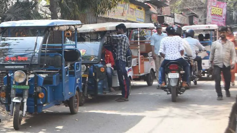 Slow-moving chaos: Rickshaws, reckless driving add to Guwahati's traffic mess