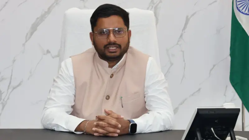 76 మంది విద్యా శాఖ సిబ్బందికి షోకాజ్ నోటీసులు