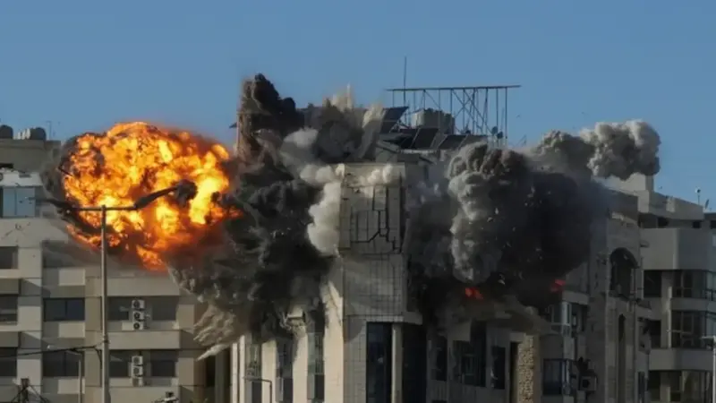 Israel vs lebanon: 10 मिनिटे अन् 100 स्थळांवर डागली क्षेपणास्त्रे, इस्रायलचा लेबनॉनवर कहर; 250 जण ठार