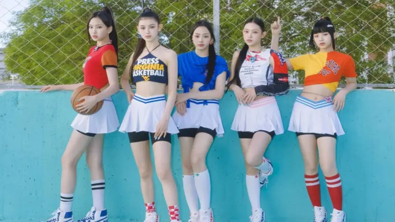 NewJeans members form new team with ex-ADOR employees after wrapping HYBE schedule; netizens discuss possible penalties