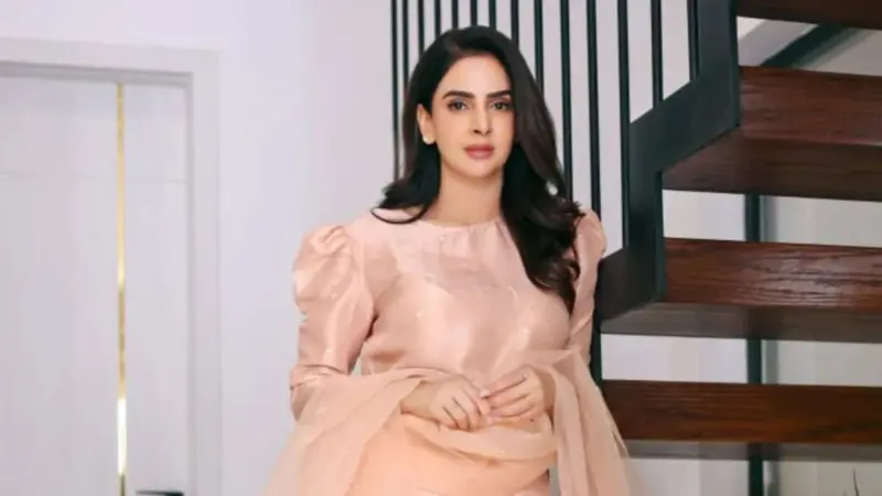 Saba Qamar's first statement after suffering heart attack