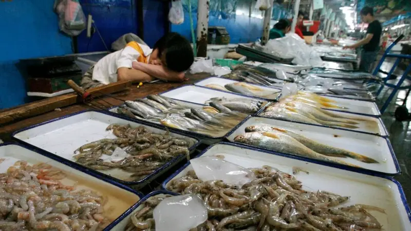 Seafood stocks make a splash as cargoes skirt Hormuz route