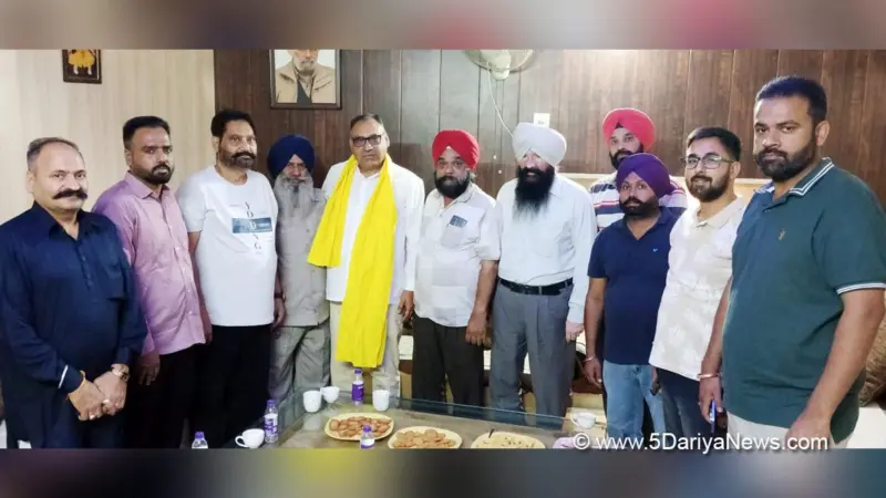 ਗੰਦਗੀ ਤੋਂ ਪ੍ਰੇਸ਼ਾਨ ਮਾਡਲ ਟਾਊਨ ਐਕਸਟਨਸ਼ਨ ਦੇ ਲੋਕਾਂ ਨੇ ਪਵਨ ਦੀਵਾਨ ਨੂੰ ਦੱਸੀਆਂ ਸਮੱਸਿਆਵਾਂ