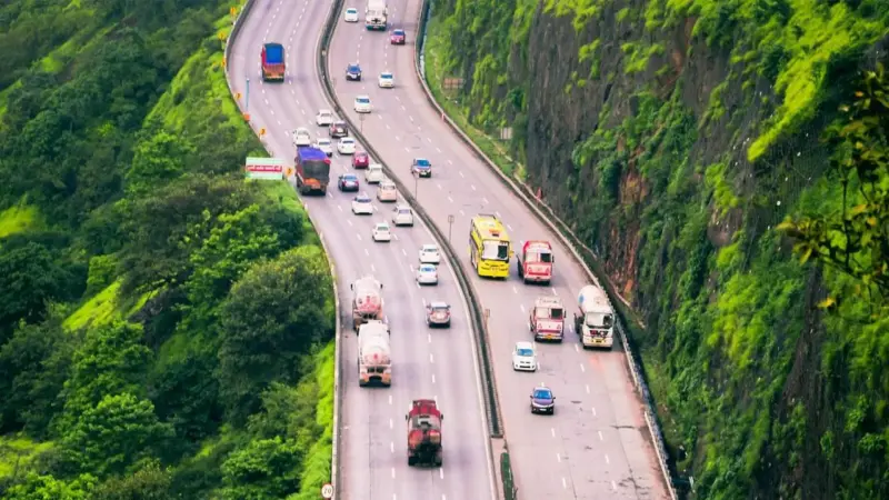 Mumbai Pune Expressway Toll : मुंबई- पुणे एक्सप्रेसवे वरील टोल 'या' वर्षापर्यंत सुरूच राहणार
