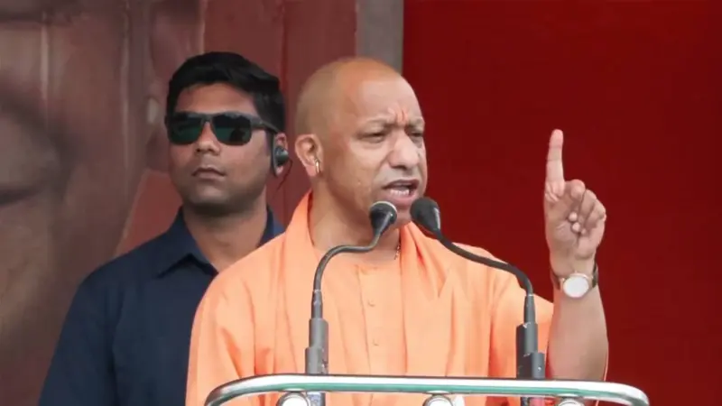 'আজানের আওয়াজ মসজিদের বাইরে আসবে না!' উত্তরবঙ্গে যোগী হুঙ্কার