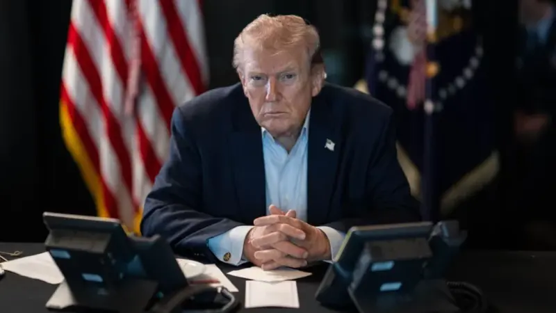 ट्रम्प की ईरान को चेतावनी से शेयर बाज़ार में हड़कंप, निवेशक अनिश्चितता के लिए तैयार | Cliq Latest