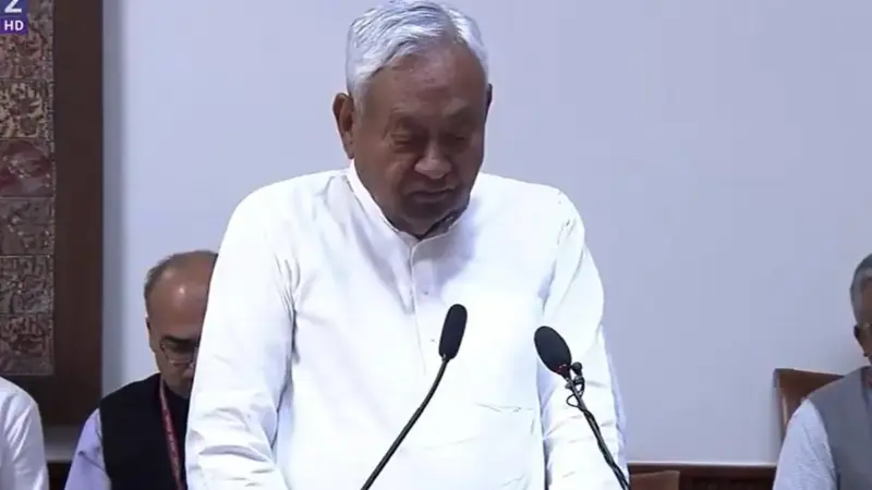 রাজ্যসভায় শপথ গ্রহণ নীতীশের! পটনায় ফিরেই পদত্যাগ