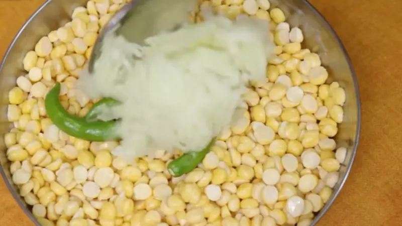 चैत्र गौरीची नैवेद्य थाळी अशी सजावा,असा बनवा पारंपरिक पदार्थ खमंग चटपटीत वाटली डाळ