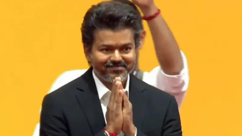 సీఎం కుర్చీలో విజయ్.. అభిమానుల అరుపులతో దద్దరిల్లిన సభ!