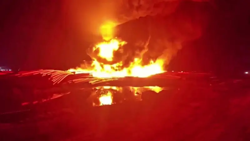 కోట్లు విలువైన పైపులు దగ్ధం.. కాపలాదారుడి పనే!