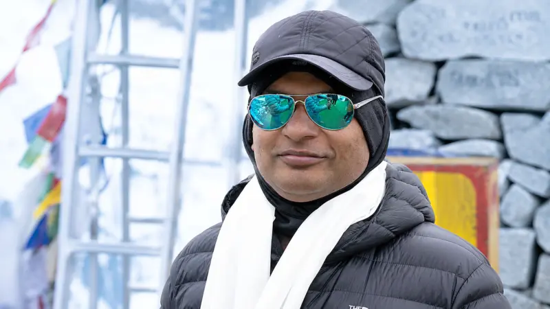 ఎవరెస్ట్ శిఖరాన్ని అధిరోహించి, దిగుతూ మృతిచెందిన హైదరాబాద్ పర్వతారోహకుడు..