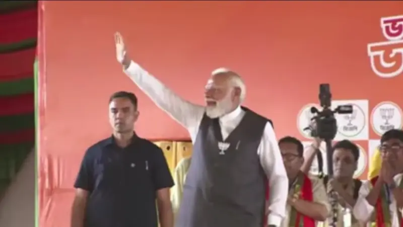 প্রকৃতির ভ্রুকুটি উপেক্ষা করেই হলদিয়ায় মোদী! দুর্যোগে ভেস্তে গেল সূচি, তবুও 'রণংদেহি' মেজাজে পদ্ম-শিবির!