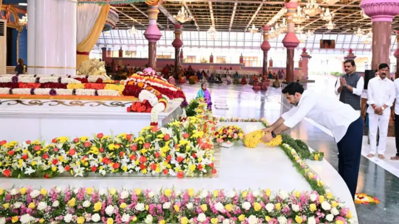మహాసమాధిని సందర్శించుకున్న లోకేశ్