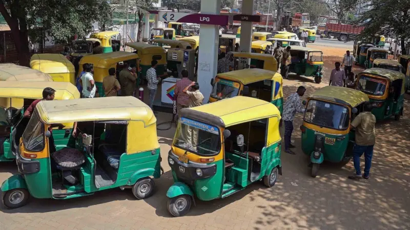 Auto LPG Price Hike in Kolkata: অটো এলপিজির দাম বৃদ্ধি পেল কলকাতায়, এবার আরও বাড়বে ভাড়া?