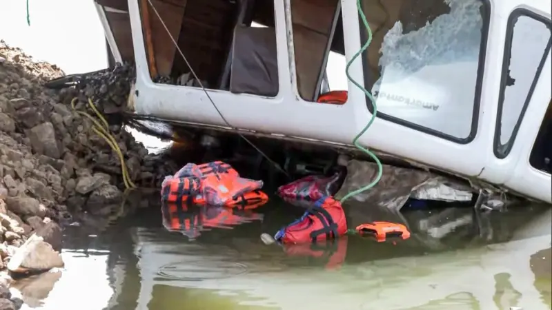 Jabalpur tragedy: হলুদ সতর্কতা, লাইফ জ্যাকেট সিল! আনন্দের মিনিট কয়েক পরই বিষাদের ছায়া, জবলপুর ক্রুজের...