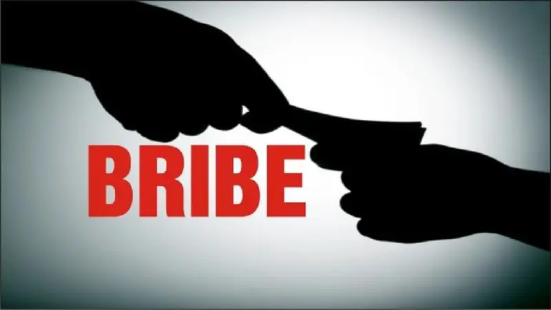 एसीबीने अंबरनाथ भागातील महसूल अधिकाऱ्याला लाच घेताना रंगेहाथ पकडले