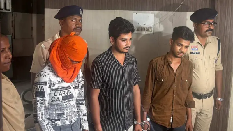 अभनपुर पुलिस और एंटी क्राइम यूनिट ने सुलझाया अंधा कत्ल मामला : प्रेम और विवाद में युवक की हत्या, महिला और नाबालिगों सहित पांच आरोपी गिरफ्तार