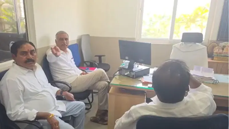 Harish Rao: మాజీ మంత్రి హరీష్‌రావు అరెస్ట్.. కాంగ్రెస్ ప్రభుత్వం ప్రజాస్వామ్యాన్ని ఖూనీ చేస్తుందని ఫైర్‌..