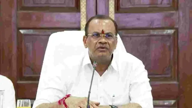 ఎన్‌హెచ్‌ఏఐ చైర్మన్‌తో మంత్రి కోమటిరెడ్డి భేటీ.. తెలంగాణ ప్రాజెక్టులపై చర్చ