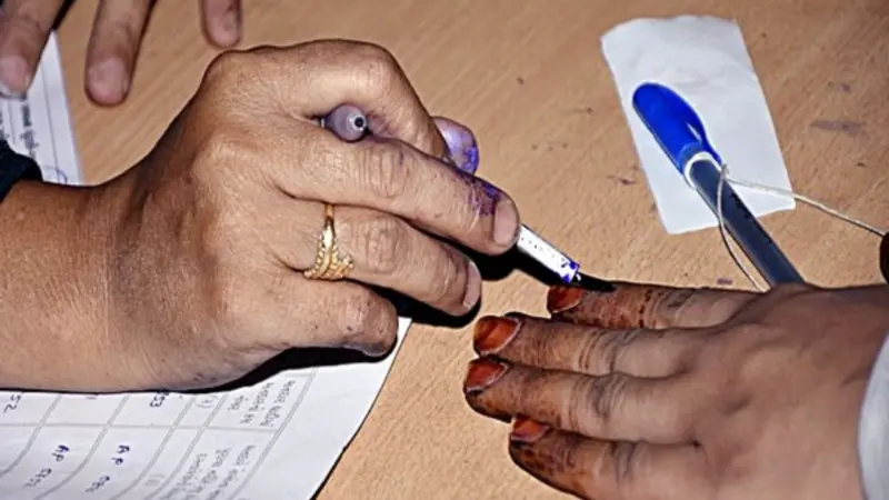 पश्चिम बंगाल के 15 बूथों पर कल फिर से होगा मतदान, धांधली की शिकायत के बाद चुनाव आयोग का फैसला