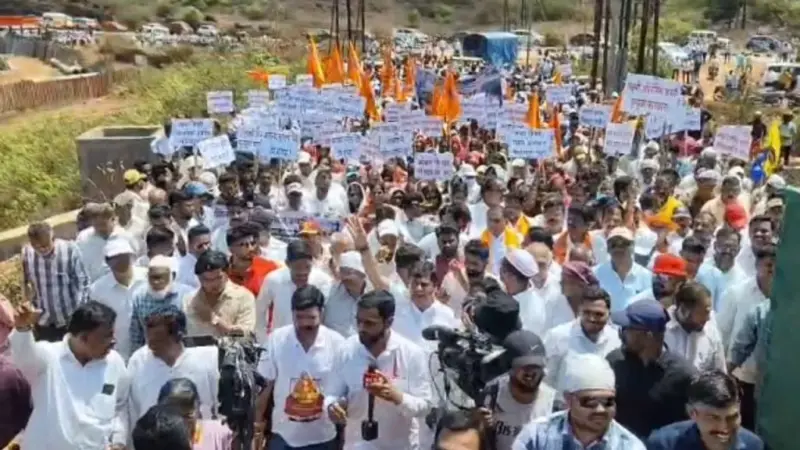 Ratnagiri | आमच्या आरोग्याशी खेळू नका"; लक्ष्मी ऑरगॅनिकच्या गेटसमोर जनशक्तीचा हुंकार