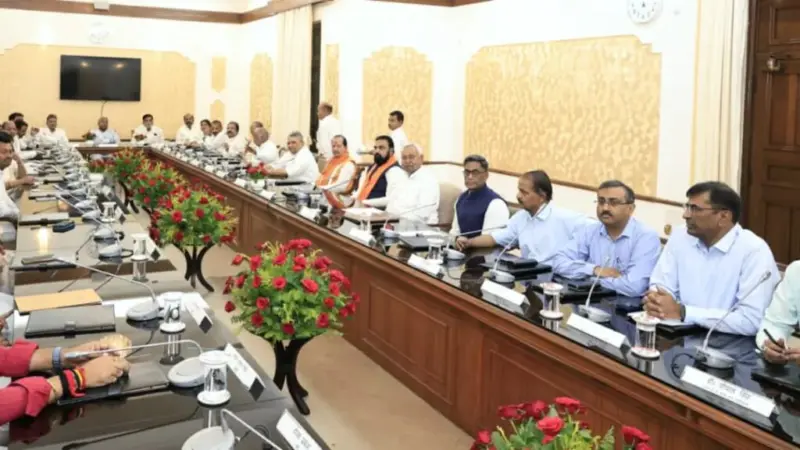Nitish Kumar Chairs Final Cabinet Before Exit