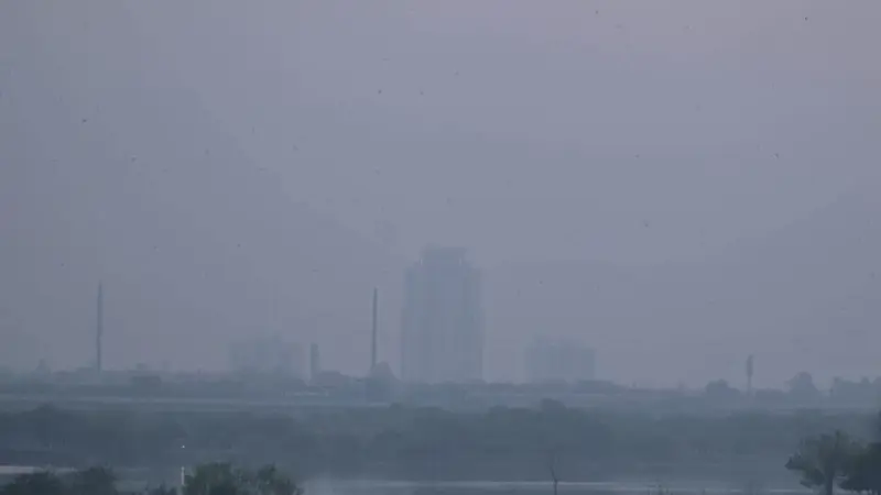 Delhi breathes like a smoker again! National capital AQI inches closer to 'poor' category ahead of winter