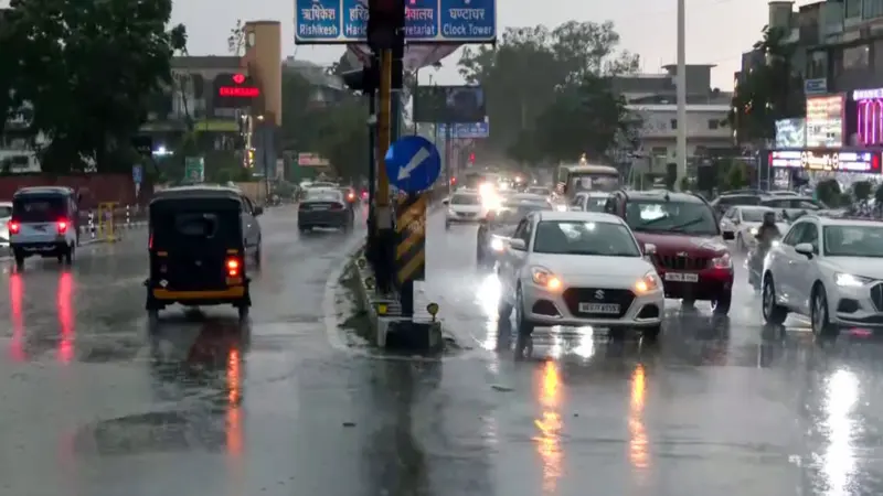 مغربی بنگال میں گرمی سے راحت کے آثار کم، کچھ اضلاع  میں شدید بارش کا الرٹ جاری