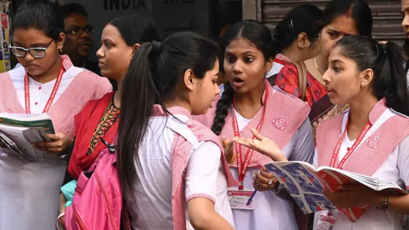 উচ্চমাধ্যমিকে সেমেস্টার প্রথা বাতিলের খবর কি সত্যি? ভাইরাল বিজ্ঞপ্তির সত্যতা জানাল সংসদ