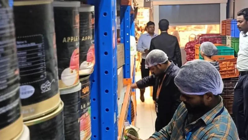 లులు మార్కెట్లో పనికిరాని ఆహార పదార్థాలు