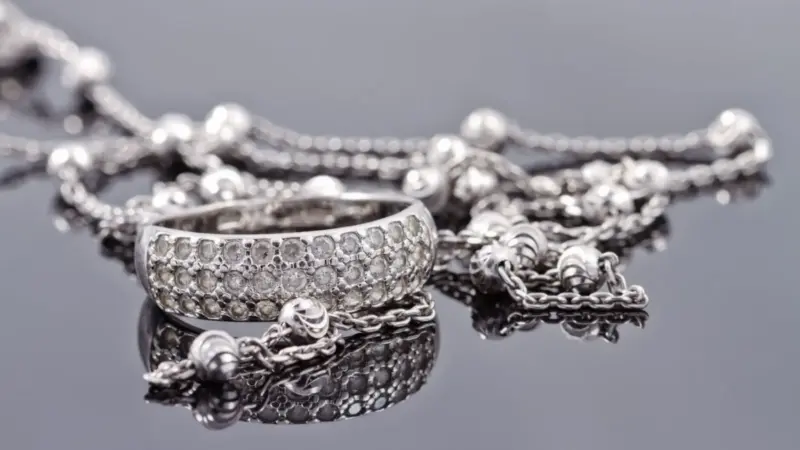 Silver Rate on April 10: Check silver prices at jewellery stores in different cities today