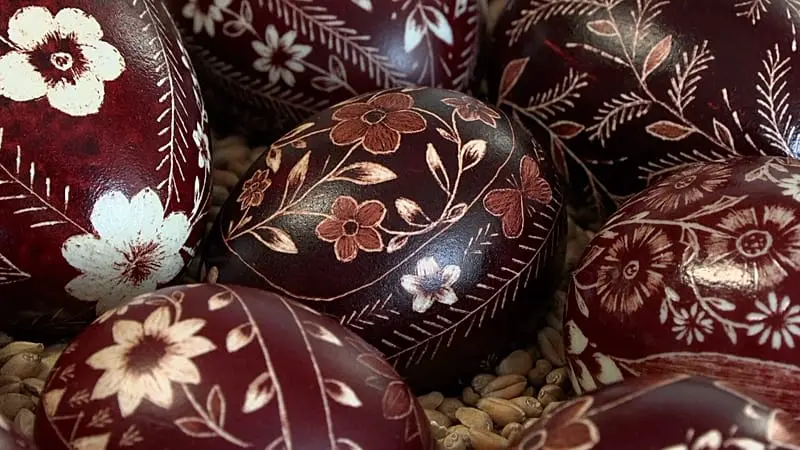 Slovenian women keep centuries-old 'drsanke' Easter egg art alive