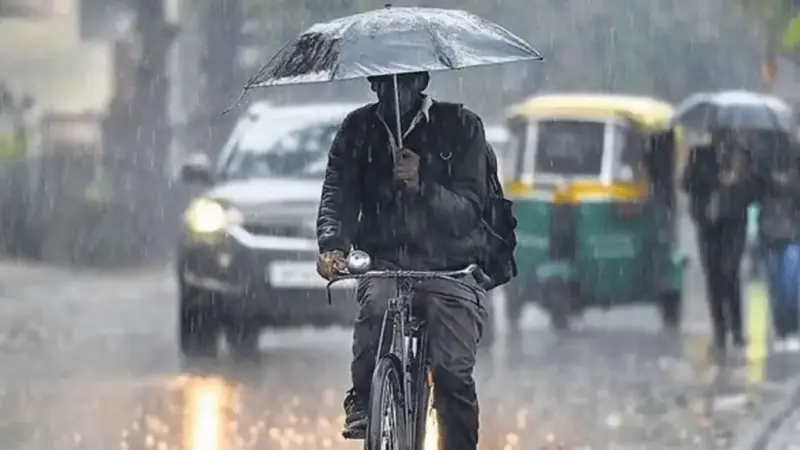 ఏపీలో వర్షాల హెచ్చరిక: ఈ జిల్లాల వారు జాగ్రత్త!