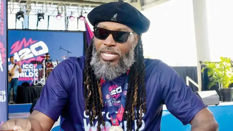 নতুন ভূমিকায় ক্রিস গেল, বিদেশি লিগে অভিষেক বচ্চনের দলে বিনিয়োগ ওয়েস্ট ইন্ডিজ়ের প্রাক্তন ব্যাটারের