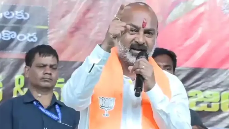 బండి సంజయ్‌ బాధితకుటుంబాన్ని భయపెట్టారా ?