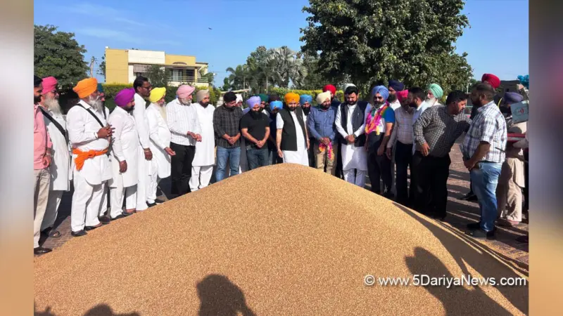 Hardeep Singh Mundian reviews wheat pocurement at Dhanansu grain market