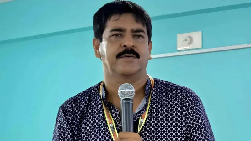 মাছ চোর গান নিয়ে বিতর্ক, আইনি লড়াইয়ের পথে শওকত মোল্লা!
