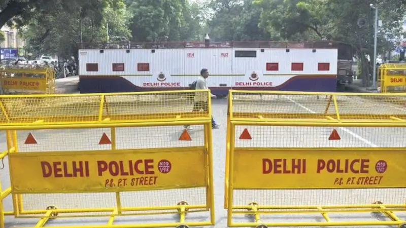 Major security lapse in Delhi Assembly: Car breaks through barricade, ink thrown on Speaker's car!