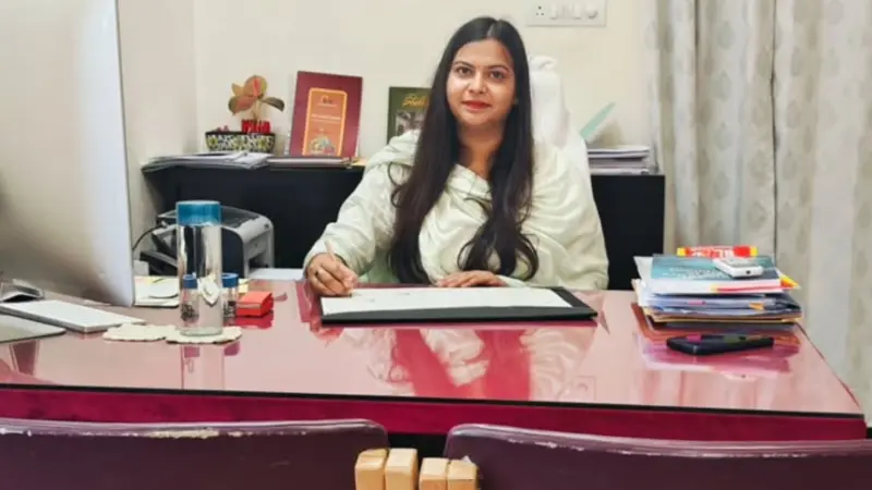 Success Story: किताब के पैसे नहीं थे, जॉब के साथ की तैयारी... ताने सुनते-सुनते RAS अफसर बन गईं सपना मौर्या